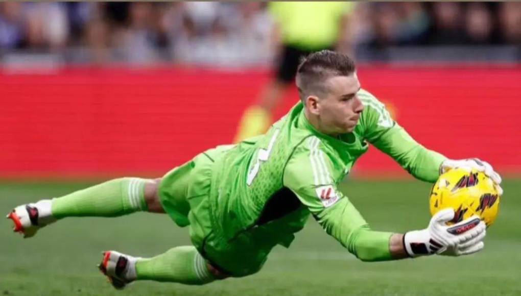  Portero: Lunin es el elegido en la portería y pese a que Courtois regresó a las convocatorias, el ucaranino arranca en el 11 titular.