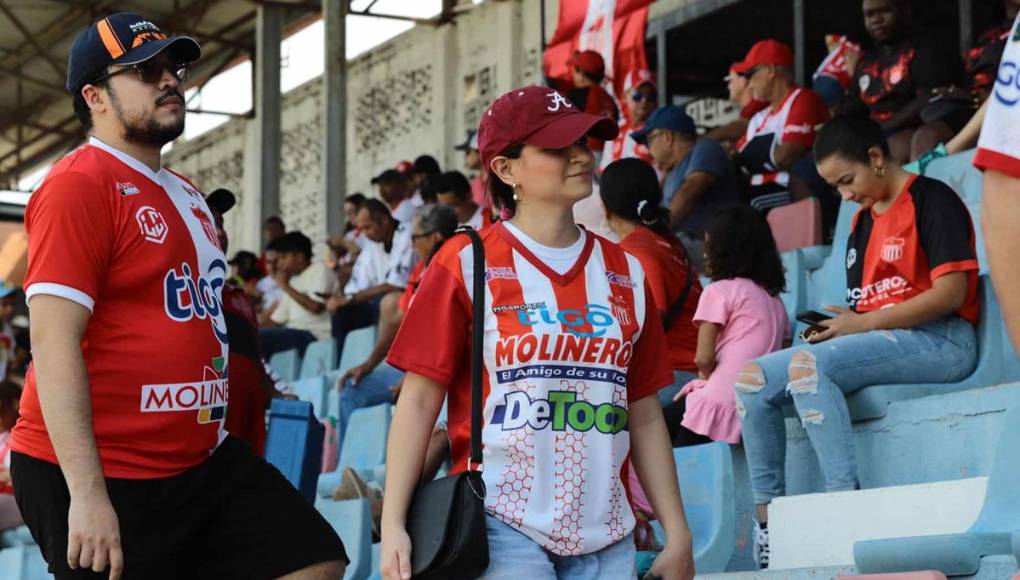 Derroche de belleza en las gradas del estadio Ceibeño con las aficionadas del Vida.