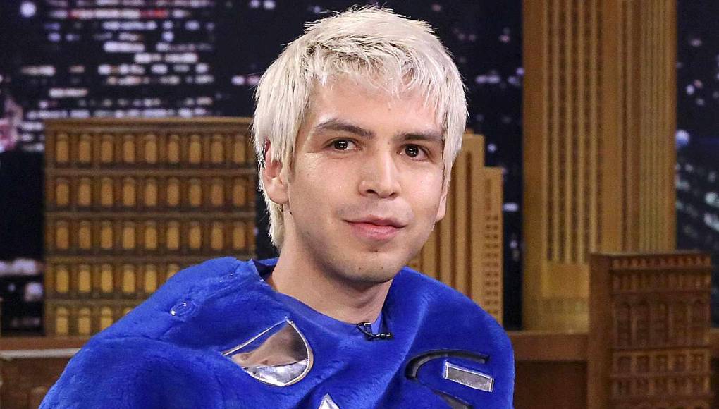 Hoy también se unieron a esta iniciativa el salvadoreño Julio Torres, guionista del programa ‘Saturday Night Live’, que ofrece una conversación con él vía Zoom y el diseño de un tatuaje personalizado desde 750 dólares.