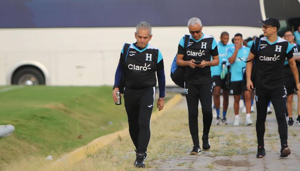 Reinaldo Rueda convocó a 26 futbolistas del campo local y un solo un legionario para comenzar los trabajos.