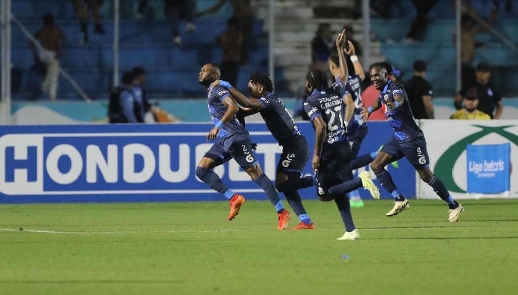 Kevin Álvarez se lució con un tremendo golazo para la remontada de Motagua 2-3.
