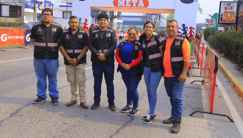 Las fuerzas vivas también estuvieron presentes para proporcionar seguridad y atención médica.