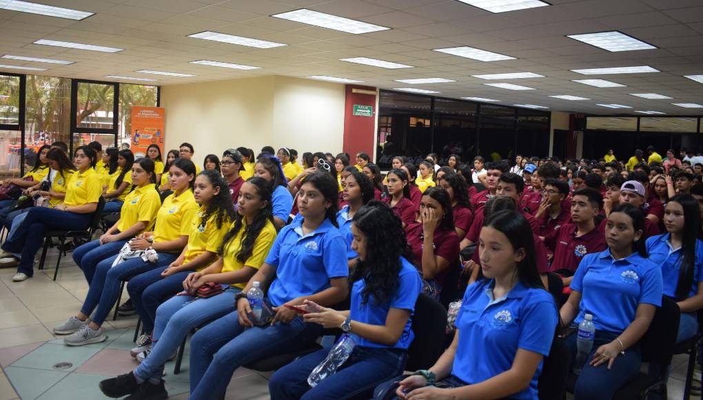 Como es tradición en esta casa de estudios superiores, cada año se desarrollan ferias pedagógicas con el objetivo de que colegiales se interesen en su oferta académica y sean parte de su comunidad estudiantil.