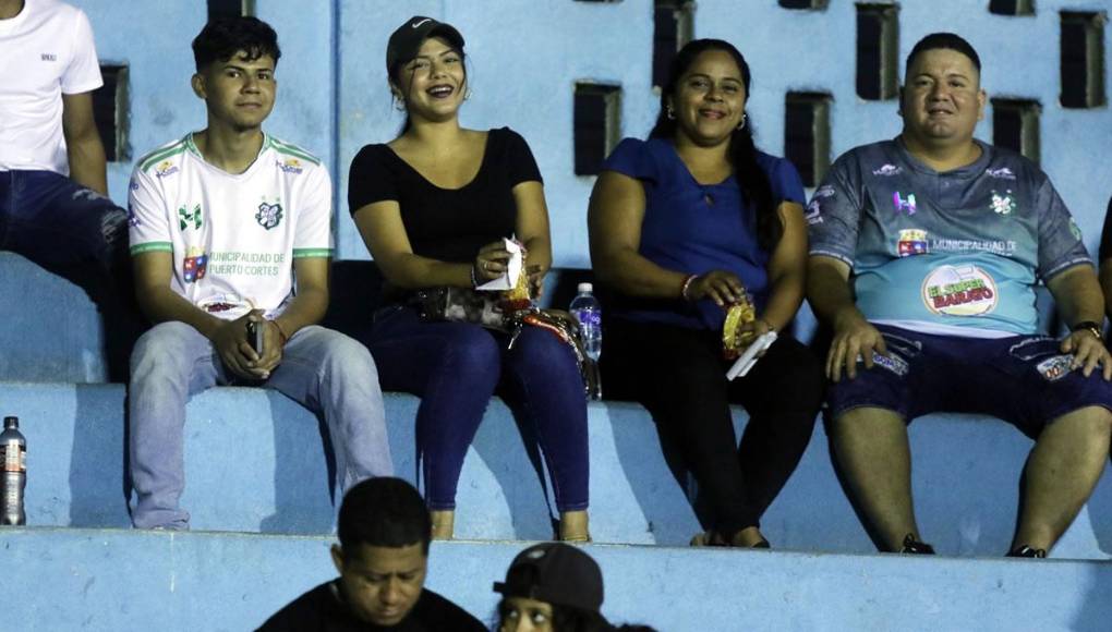 Aficionados del Platense llegaron al estadio Rubén Deras de Choloma para apoyar a su equipo en el debut ante el conjunto cholomeño.