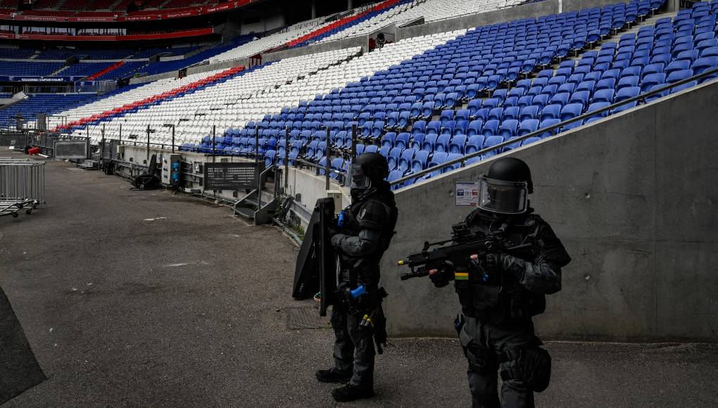 “Se ha puesto en marcha un dispositivo sin precedentes. Nunca Francia ha previsto y desplegado tantos medios de seguridad”, indicó Estanguet en una rueda de prensa a poco más de cien días de la ceremonia de inauguración.