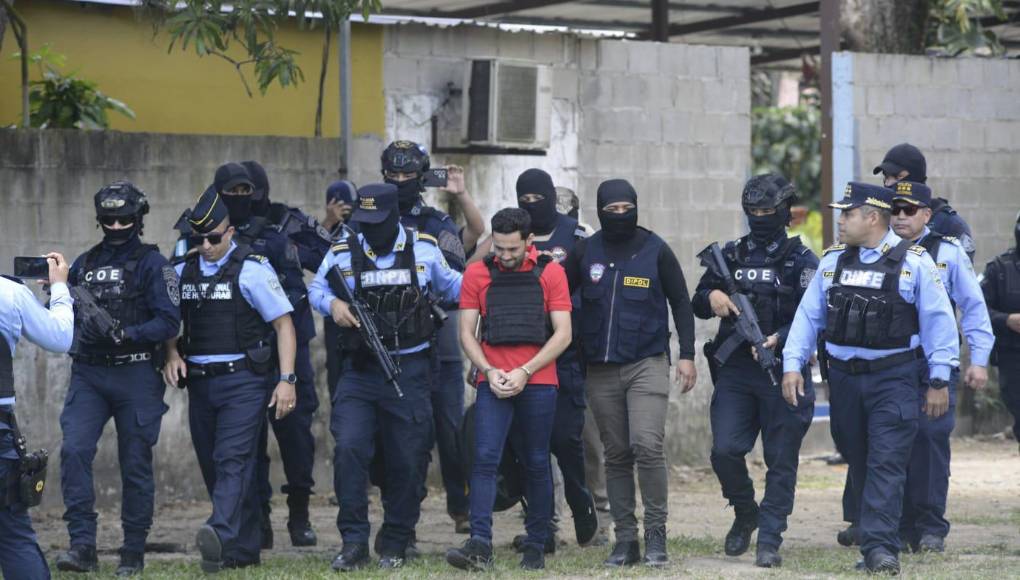 Jorge Luis fue detenido en un intenso operativo que ejecutó la Policía Nacional, mediante la Dirección Nacional de Fuerzas Especiales (DNFE) y de otras direcciones de la entidad policial. 