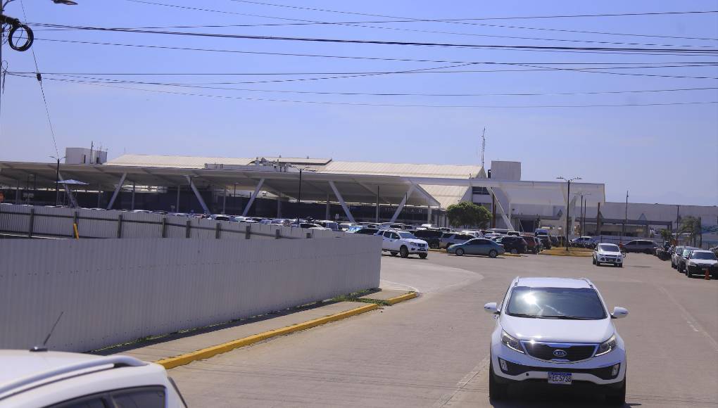 Actualmente el aeropuerto en donde operan 10 aerolíneas internacionales y dos nacionales se encuentra en ampliación y modernización.