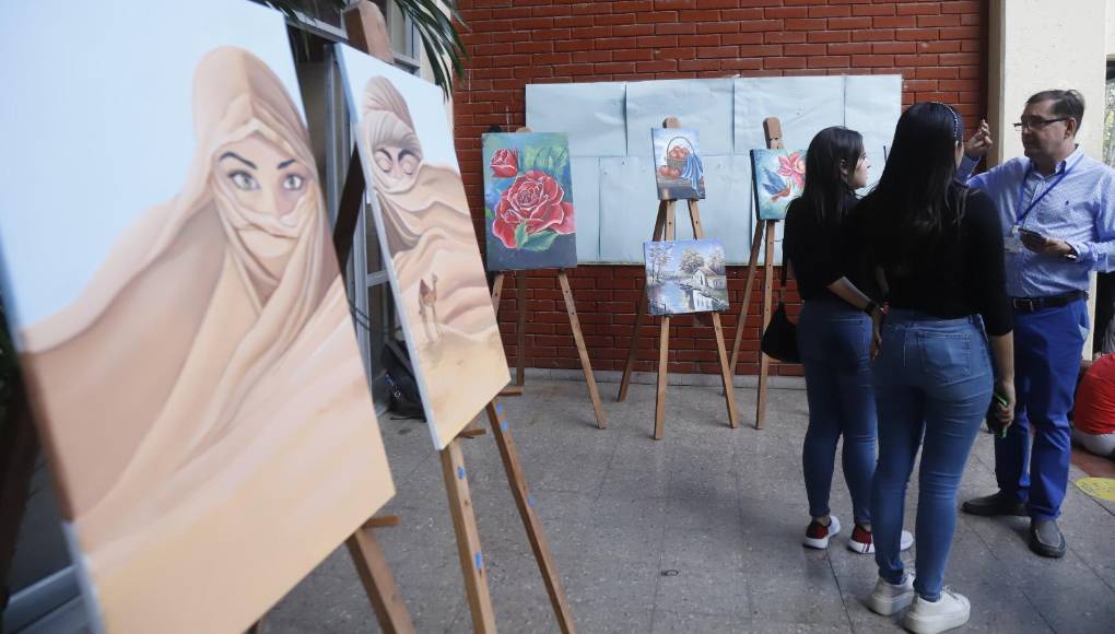 En entrevista con LA PRENSA, Elmer Sabillón, coordinador de Arte y Cultura de Unah-vs, explicó que esta iniciativa nació en 2023 para incentivar a los jóvenes universitarios a cultivar sus talentos, así como conocer el potencial artístico con el que cuenta el centro universitario.