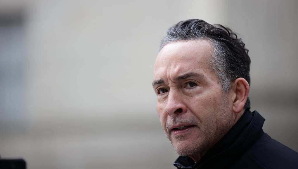 El abogado Raymond Colon, cabeza de la defensa de JOH, llegando este día a la corte neoyorquina. 