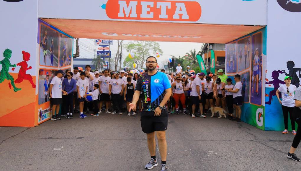 El Dr. Maynor Mata, presidente de la Asociación Pediátrica Hondureña, Capítulo Valle de Sula, expresó estar agradecido con todas las personas y empresas socialmente responsables que se sumaron a esta carrera, dando “pasos que marcan sonrisas”. 