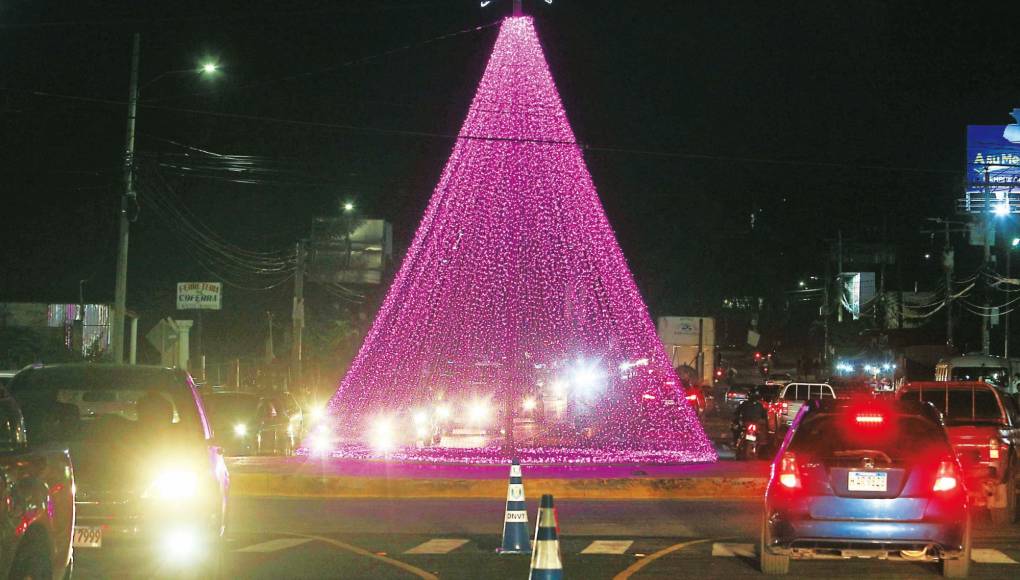 El color y la alegría de la Navidad se apropian de las calles de Tegucigalpa