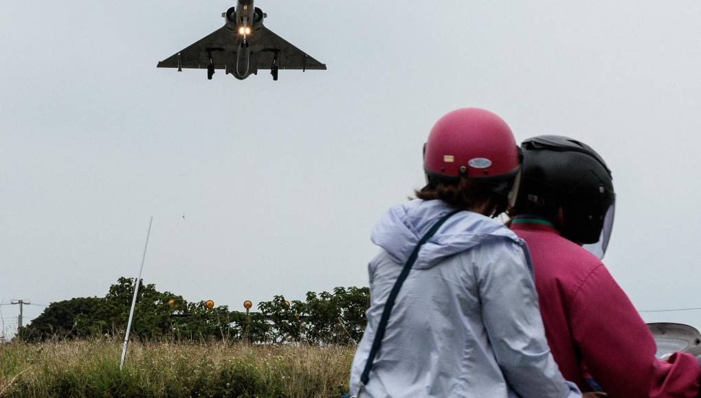 <b>China</b> inició este jueves dos días de ejercicios militares “alrededor de la isla de <b>Taiwán</b>” como “fuerte castigo” por “los actos separatistas” en este territorio tras la investidura de un nuevo presidente detestado por Pekín.