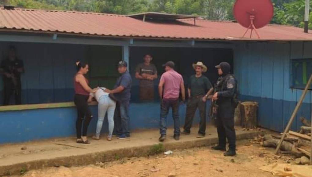Las tres fueron atacadas a machetazos por un hombre en su vivienda.