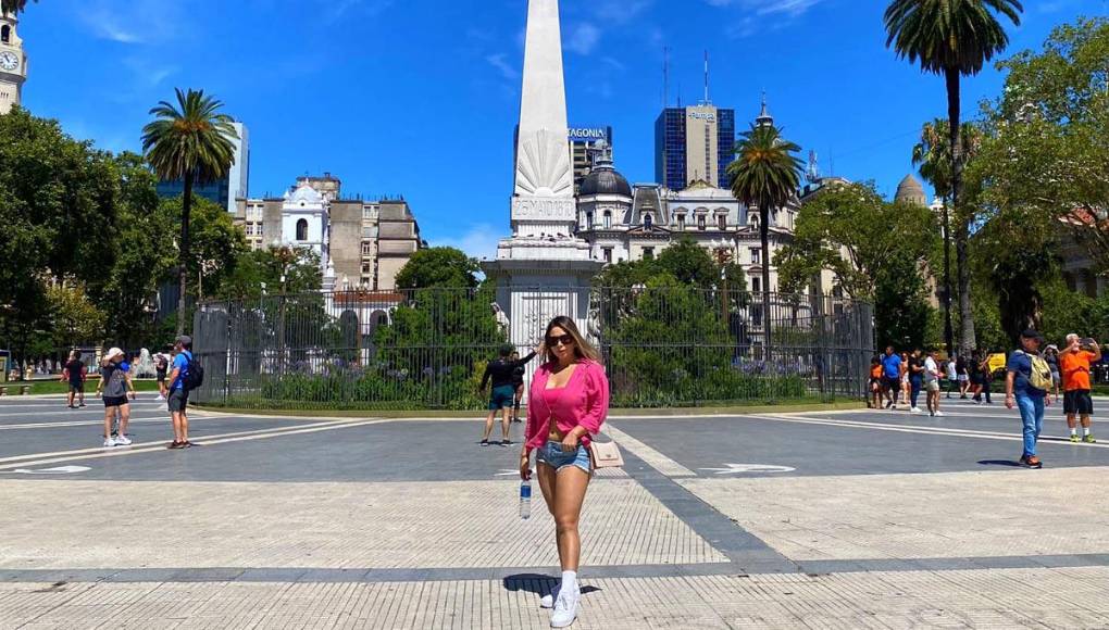 La joven fue interceptada por tres sujetos que portaban chalecos de la Policía Nacional. 