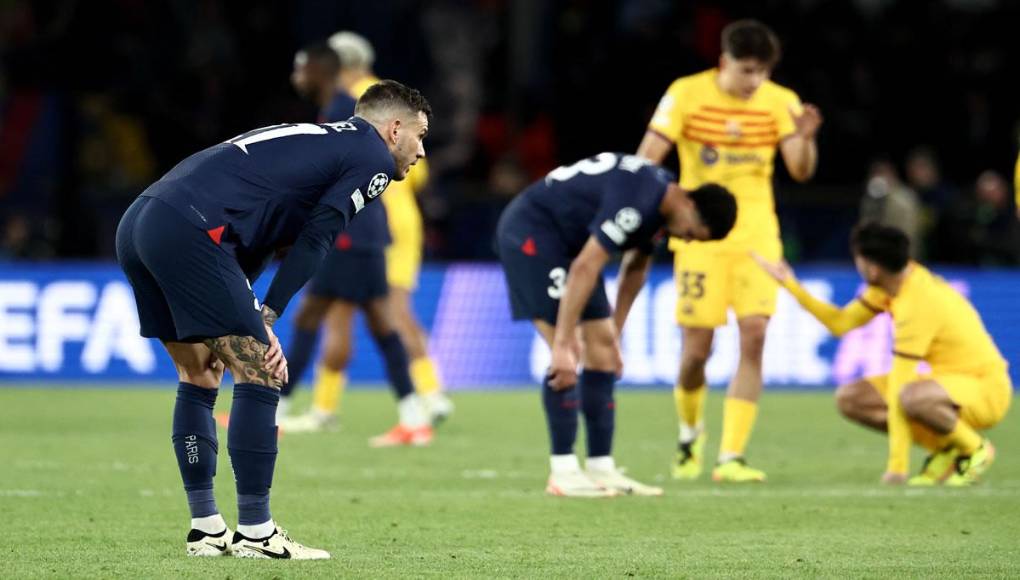 La tristeza de los jugadores del PSG tras la derrota ante el Barcelona.