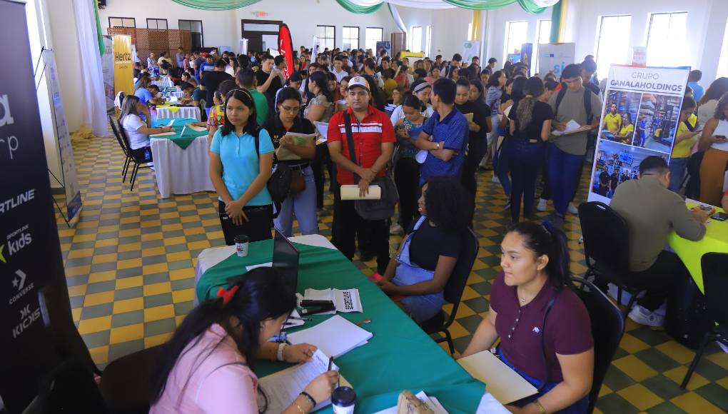Muchos de los jóvenes destacan que necesitan trabajo para continuar con sus estudios y ayudar en los gastos de sus hogares.