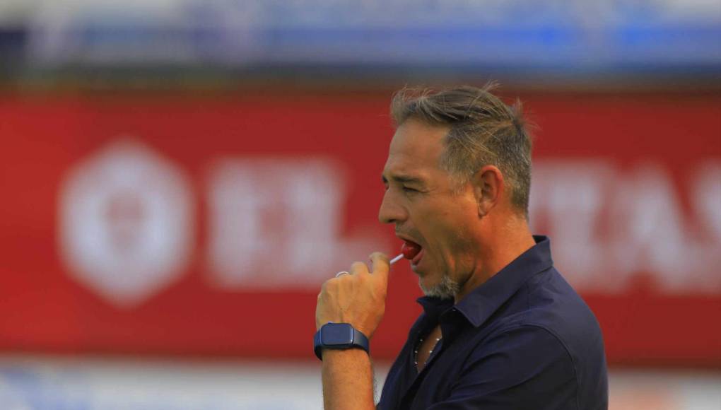 Tota Medina fiel a su estilo, con un bombón durante el partido ante Génesis.