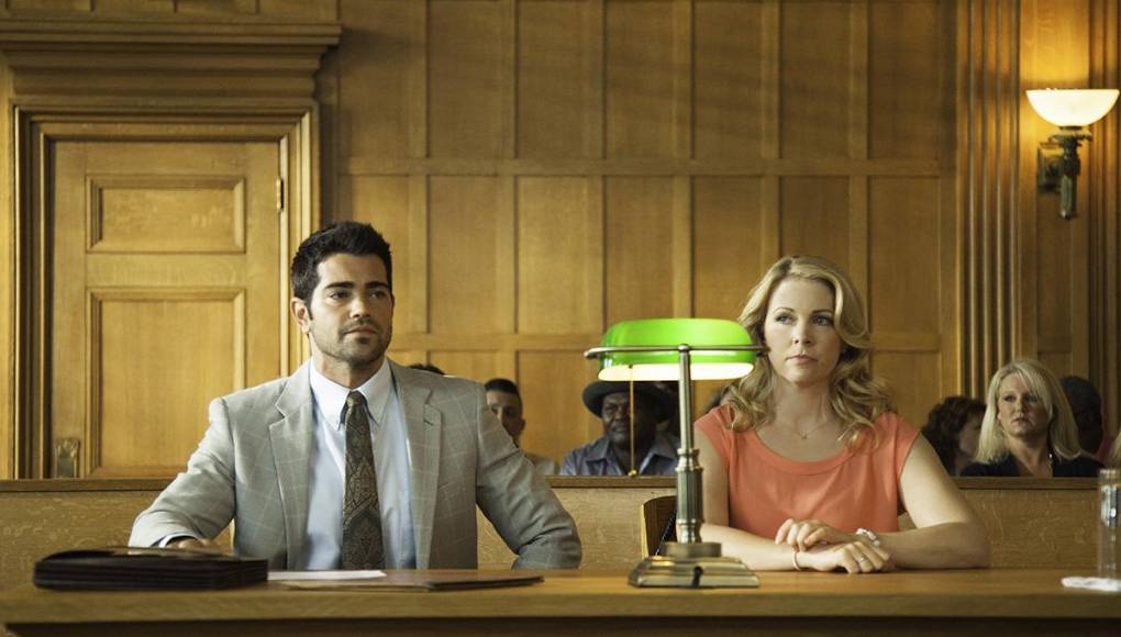 <b>“DIOS NO ESTÁ MUERTO 2”</b>Después de responder la pregunta de una estudiante llamada Brooke (Hayley Orrantia) acerca de Jesús, la profesora de secundaria Grace Wesley (Melissa Joan Hart) se enfrenta a un épico caso en los tribunales que podría poner fin a su carrera, y donde se demostrará cuán grande es realmente su fe.