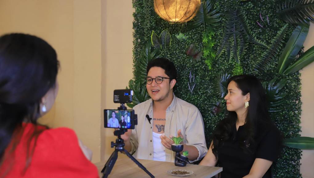 Una mañana, mientras desayunaban, Keyla, quien es estudiante de Ingeniería Industrial, le planteó a su hermano abrir una cafetería, ya que, pese a la creciente población del sector, no contaban con un espacio para departir en familia o con amigos.