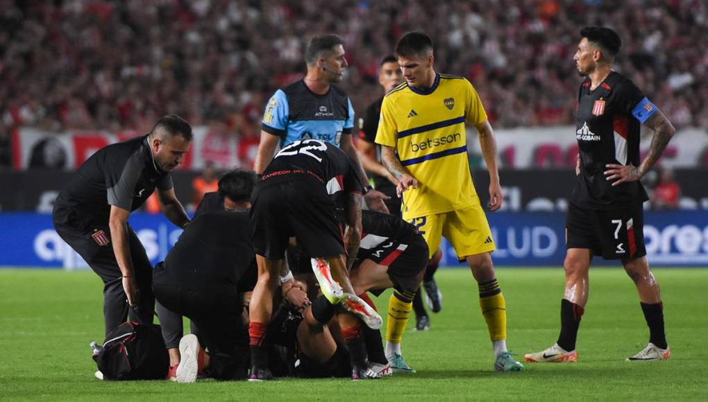 El joven jugador chileno sufrió una descompensación a los 27 minutos del primer tiempo llevando a la suspensión del encuentro. 