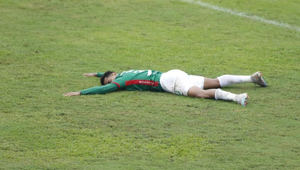 Así celebró Cristian Sacaza el autogol de Sergio Peña que provocó para el definitivo 3-0 del Marathón ante el Génesis.