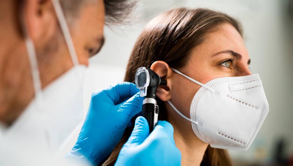 El coronavirus puede infectar y dañar al oído interno, confirman estudios