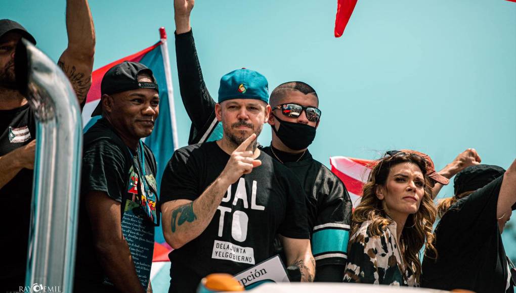 René Pérez Joglar, cuyo nombre artístico es Residente, es un multi-premiado rapero, autor, cineasta y activista puertorriqueño. René es el máximo ganador del Latin GRAMMY® en la historia de la premiación y ha conquistado la industria de la música actuando ante millones de seguidores por todo el mundo. 