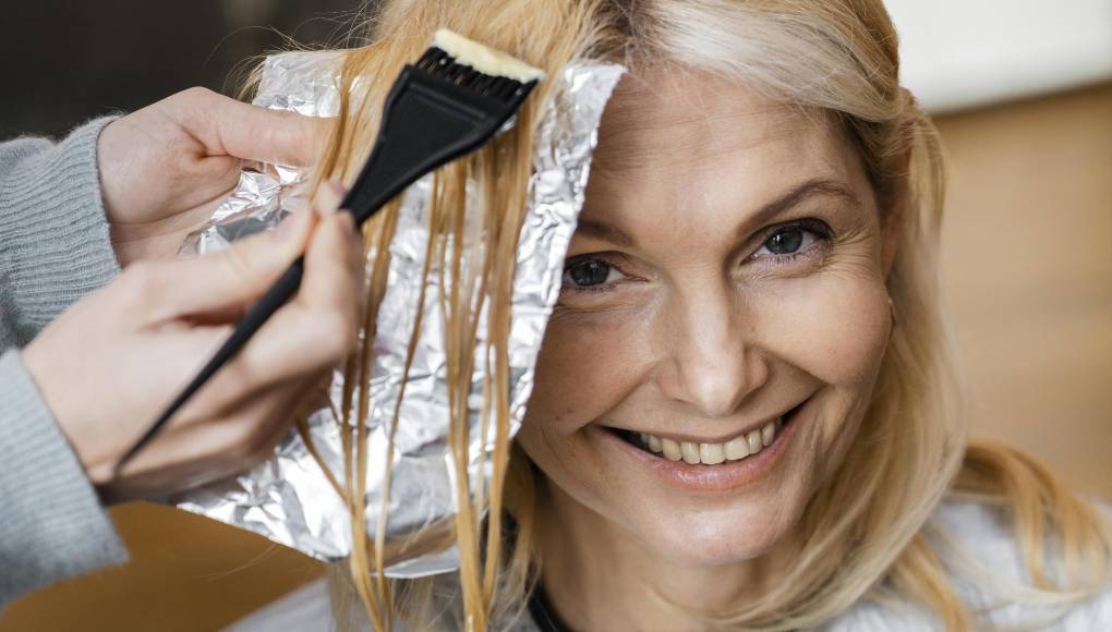 ¿Se tiñe el pelo? Tenga cuidado con las quemaduras químicas
