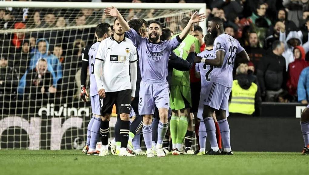 Los gestos de Dani Carvajal después de la polémica decisión de Gil Manzano.