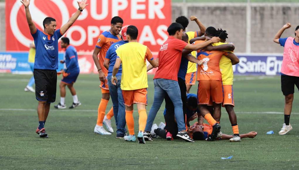 Los Lobos de la UPNFM mandaron al descenso al Vida, por primera vez en su historia. 