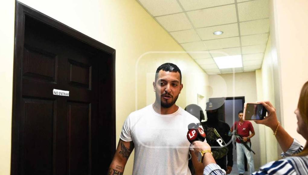 Durante el podcast, Fancony expresó que, a pesar de no sentir miedo, reflexionó sobre un posible propósito detrás de su situación. “Diosito por algún propósito estoy acá, porque no estoy sintiendo miedo”, enfatizó. “Tal vez cuando entré y cuando me mandaron a llamar. Nunca sentí miedo, porque era yo. Adentro me dieron el pase de una. Yo no sabía si caía bien, pero si usted cae mal desde afuera no le va ir bien adentro. Ellos no andan con paja desde adentro”, remarcó Fancony.