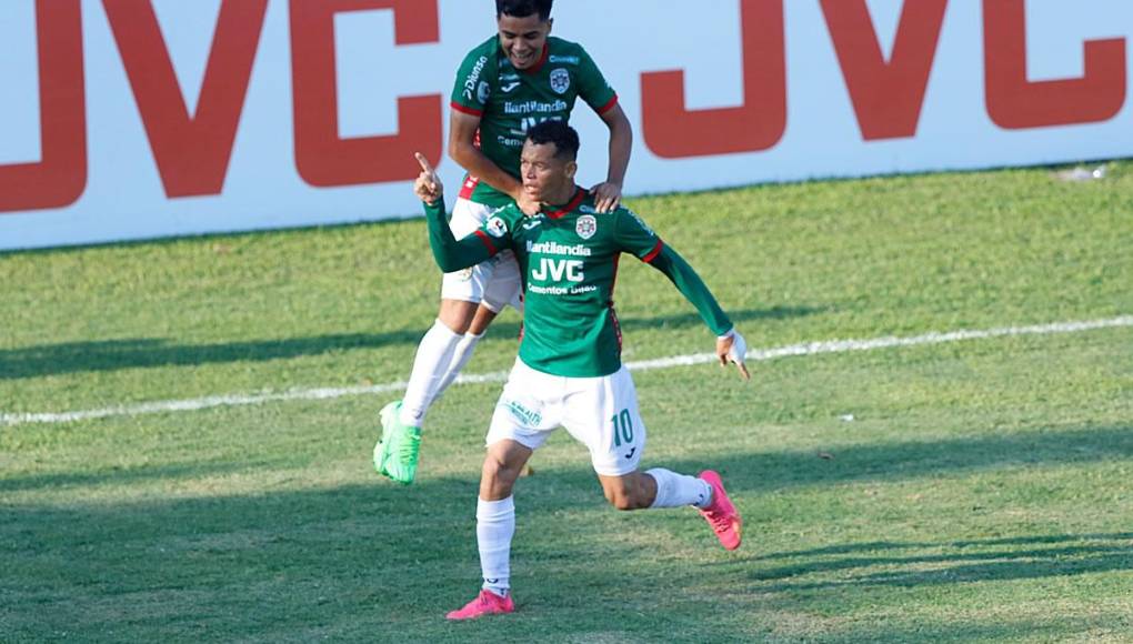 Damin Ramírez e Isaac Castillo celebrando el 2-0 del Marathón ante el Olimpia.