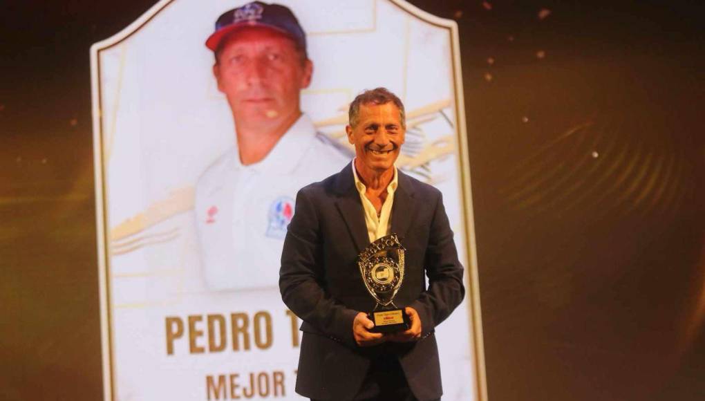 Pedro Troglio (Olimpia, Argentina) -- Mejor técnico de la Liga Nacional.