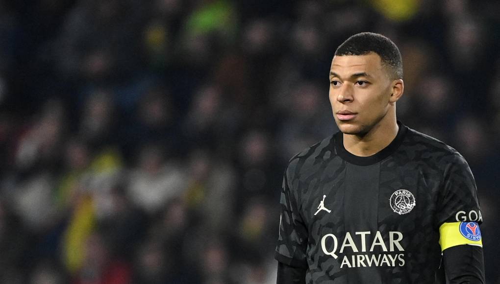 De acuerdo a los reportes de la prensa francesa, Florentino Pérez le ofrece al goleador un contrato de seis años y un salario anual de 26 millones de euros, que lo convertirían en el jugador mejor pagado del plantel.