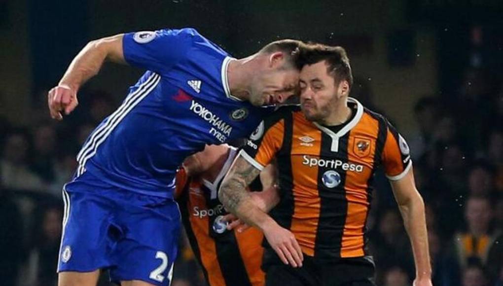 Será una sexta sustitución de jugadores, adicional a las cinco vigentes, en caso de traumatismo craneoencefálico y conmoción cerebral.