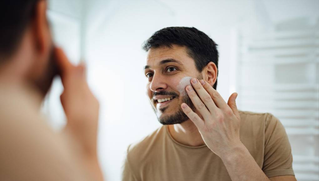 Rutina fácil y rápida de “skincare” para hombres