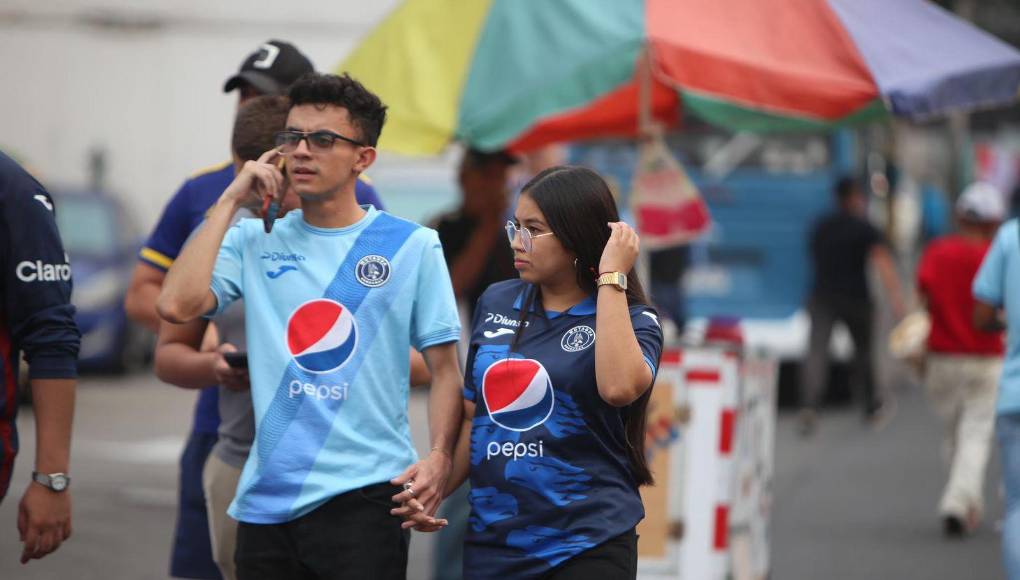 Los aficionados azules confían en que su equipo pueda clasificar a la gran final, en donde ya está clasificado Marathón. 
