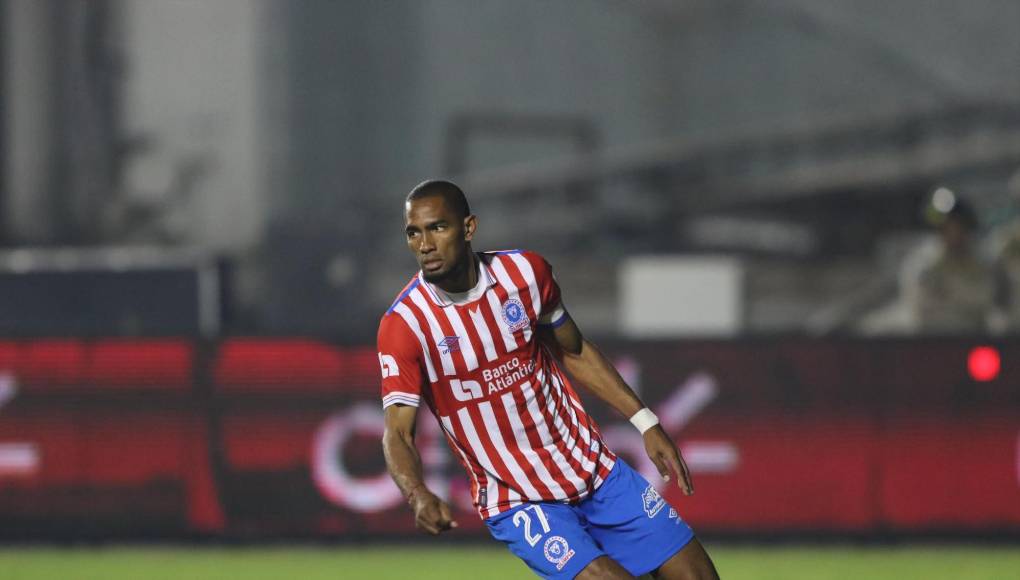 Jerry Bengtson anotó un gol y nuevamente se convirtió en villano. 