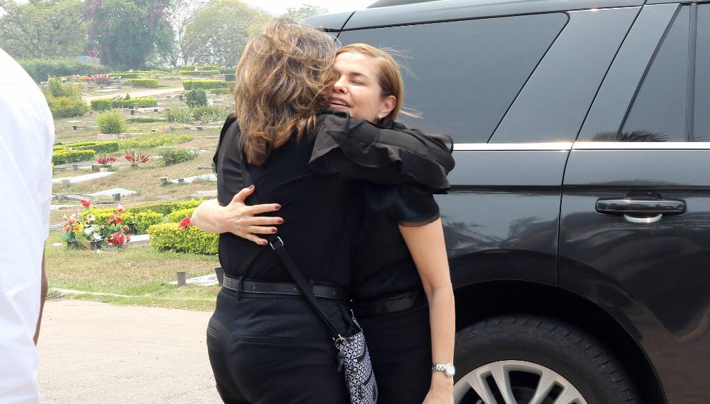 Alan Flores nació el 12 de junio de 1942. Se destacó por varios años como un innovador empresario y un ejemplar ciudadano gracias a su arduo trabajo realizado en sus negocios.