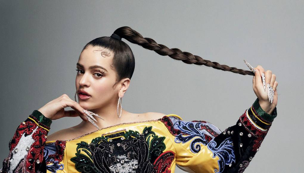 Además se ha convertido en una imagen para las marcas, y ha hecho colaboraciones con Coca-Cola, Cupra y también ha colocado el logo de ‘Motomami’ en la camiseta del Barça para un partido contra el Real Madrid.