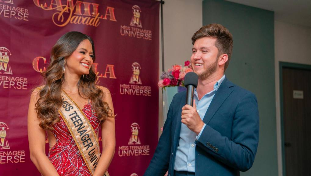 Durante el <i>meet and greet</i>, Camila Davadí también recibió un reconocimiento por parte de la Municipalidad de San Pedro Sula. 