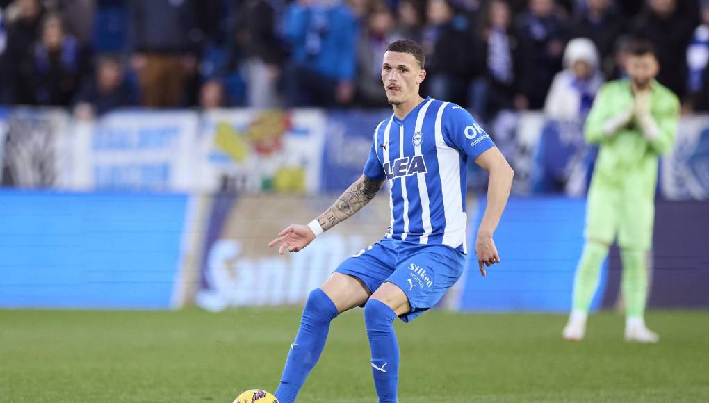 Según informan desde Alemania, Rafa Marín, jugador del Alavés estaría dentro del radar de Xabi Alonso para jugar en el Bayer Leverkusen. El Real Madrid es dueño de su ficha