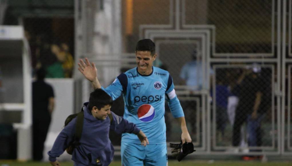 Rougier se une a Belarmino Rivera, Mango Henríquez. Chato Padilla, Wilmer Cruz, Junior Morales y Panchi Reyes, porteros que han anotado en Liga Nacional, sin embargo, hay que destacar es que los goles de Morales y Rougier fueron de cancha.