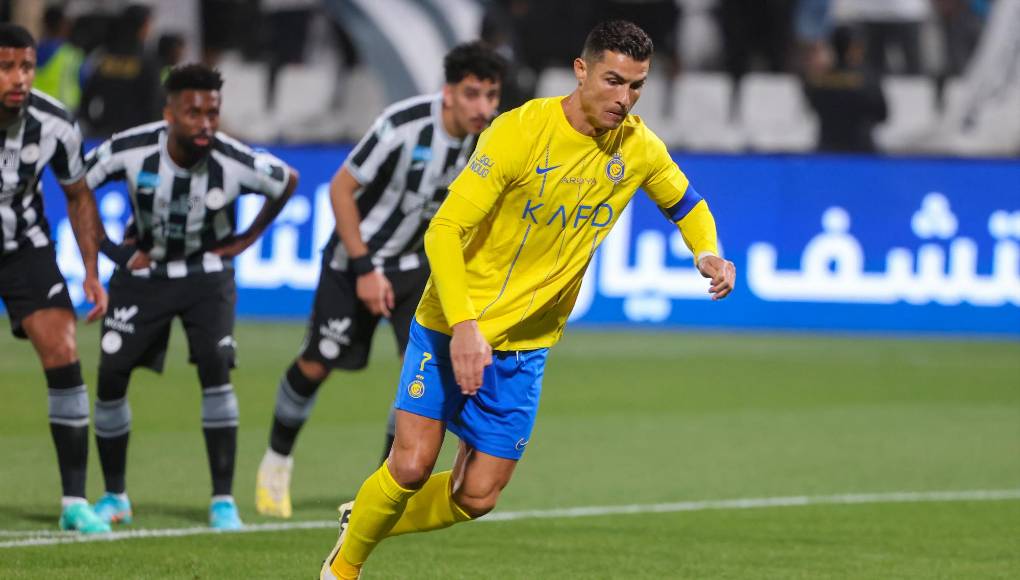 Por su parte, el locutor Walid Al Farraj, presentador de uno de los programas deportivos de televisión más famosos de Arabia Saudí, ‘Action Maa Walid’, apuntó que las cosas con Cristiano han ido más allá de los límites y que ha llegado el momento de tomar decisiones para que el asunto no perjudique la reputación de la Liga Saudí.