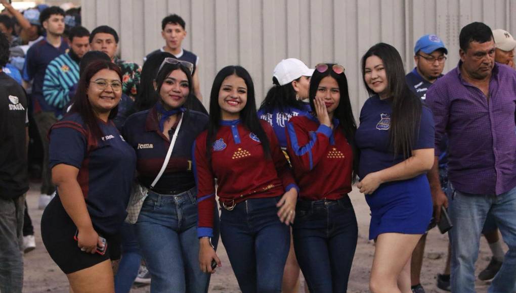 Las chicas se sumaron a la fiesta en Comayagua, que aunque solo tuvo un gol, se vivió una linda noche en el Génesis vs Motagua. 