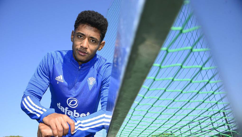 Llega a mitad de temporada 2019/2020 con el Cádiz para la segunda división y lograr el ascenso a primera de inmediato. Con el conjunto gaditano permaneció el final de la campaña 2022/2023.