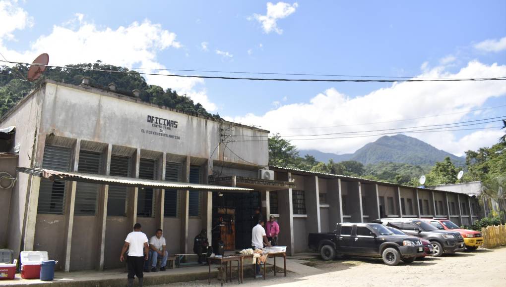 La granja penal, se encuentra escondida a los pies del Parque Nacional Pico Bonito, en el municipio de El Porvenir, departamento de Atlántida.