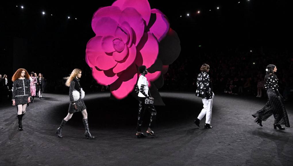 Chanel y su floral presentación en la Semana de la Moda