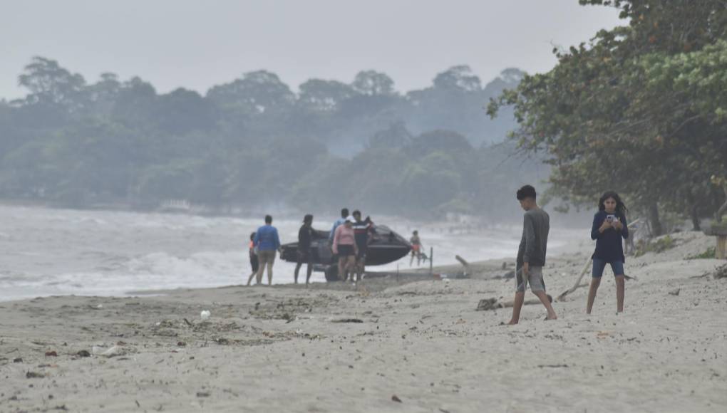 En Corozal, las playas son extensas, hay espacios para los que aman aventurarse con motos acuáticas. 