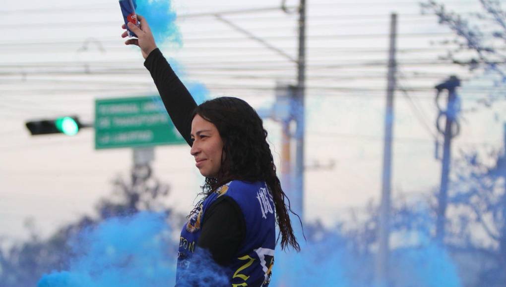 Las chicas también se sumaron para apoyar a Motagua en el cuarto duelo del Clausura 2024. 